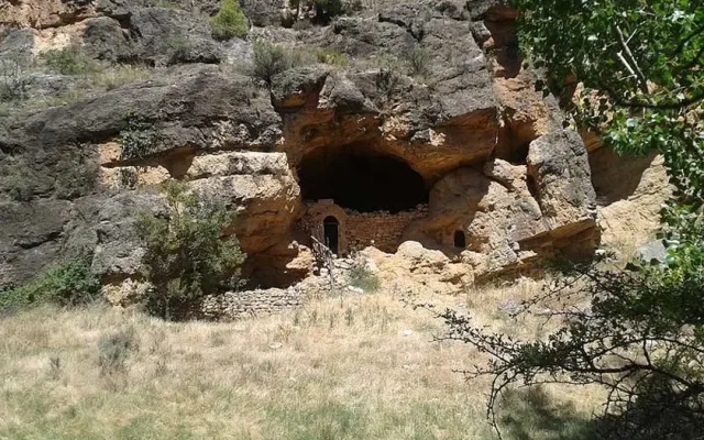 غار یاغی لوکا یکی از مکان های گردشگری رامسر