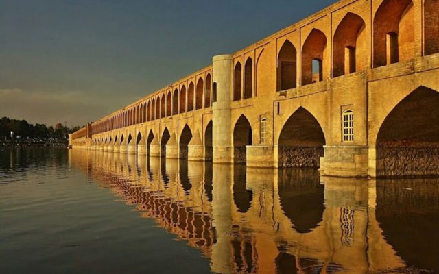 سی و سه پل اصفهان: جواهره‌ی تاریخی و معماری زیبای ایران