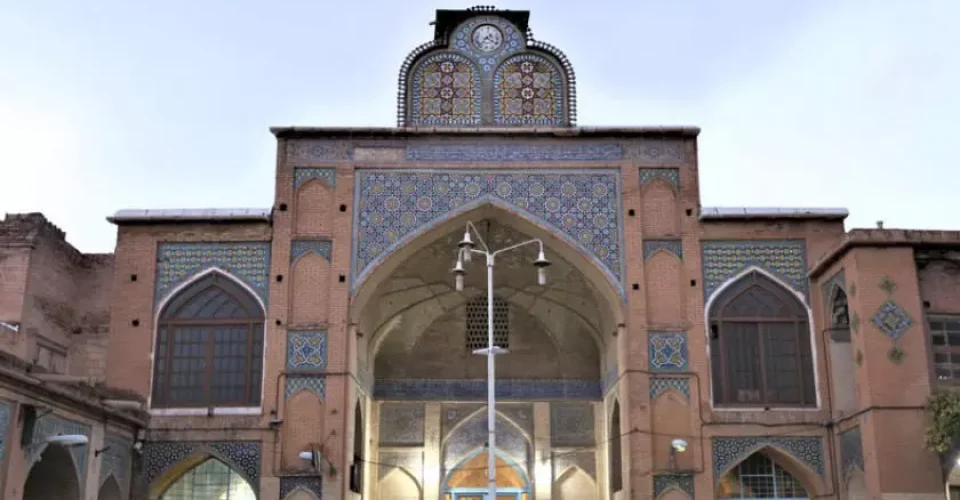 مسجد مشیر یکی از مکان های تفریحی شیراز