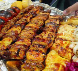 استخدام اقایان ایرانی و اتباع در رستوران های شمال تهران