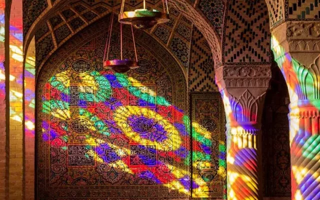 مسجد نصیر الملک یکی از مکان های تفریحی شیراز