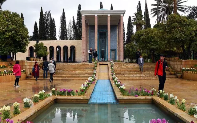 آرامگاه سعدی (سعدیه) یکی از مکان های تفریحی شیراز
