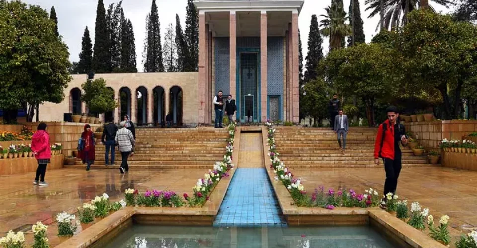 آرامگاه سعدی (سعدیه) یکی از مکان های تفریحی شیراز