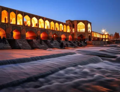پل خواجو یکی از مکان های تفریحی اصفهان