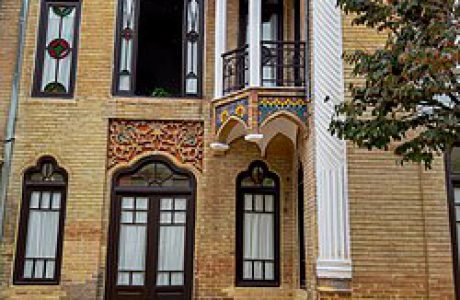 موزه خیابان ولیعصر یا خانه مینایی یکی از مکان های تفریحی تهران
