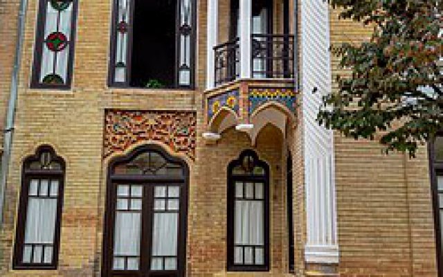 موزه خیابان ولیعصر یا خانه مینایی یکی از مکان های تفریحی تهران